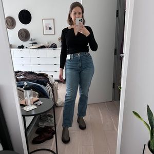 NWT Abercrombie Ultra High Rise 90s Straight Jeans 27S